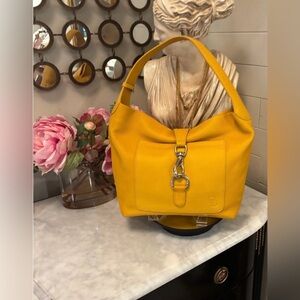 💛EUC!! DOONEY & BOURKE💛

INCLUDES HER COA AND DUSTY. 
BUTTERY SOFT LEATHER!